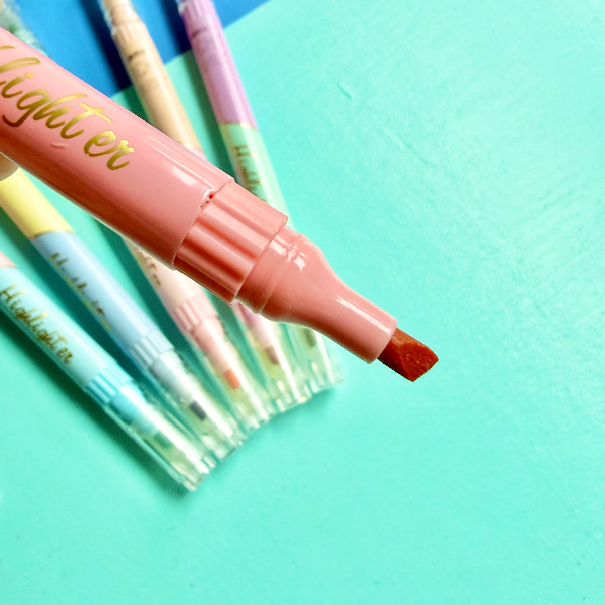 Close-up of pink double-ended highlighter chisel tip