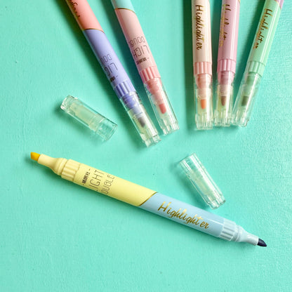 Pastel double-ended highlighter uncapped, showing yellow & blue chisel tip