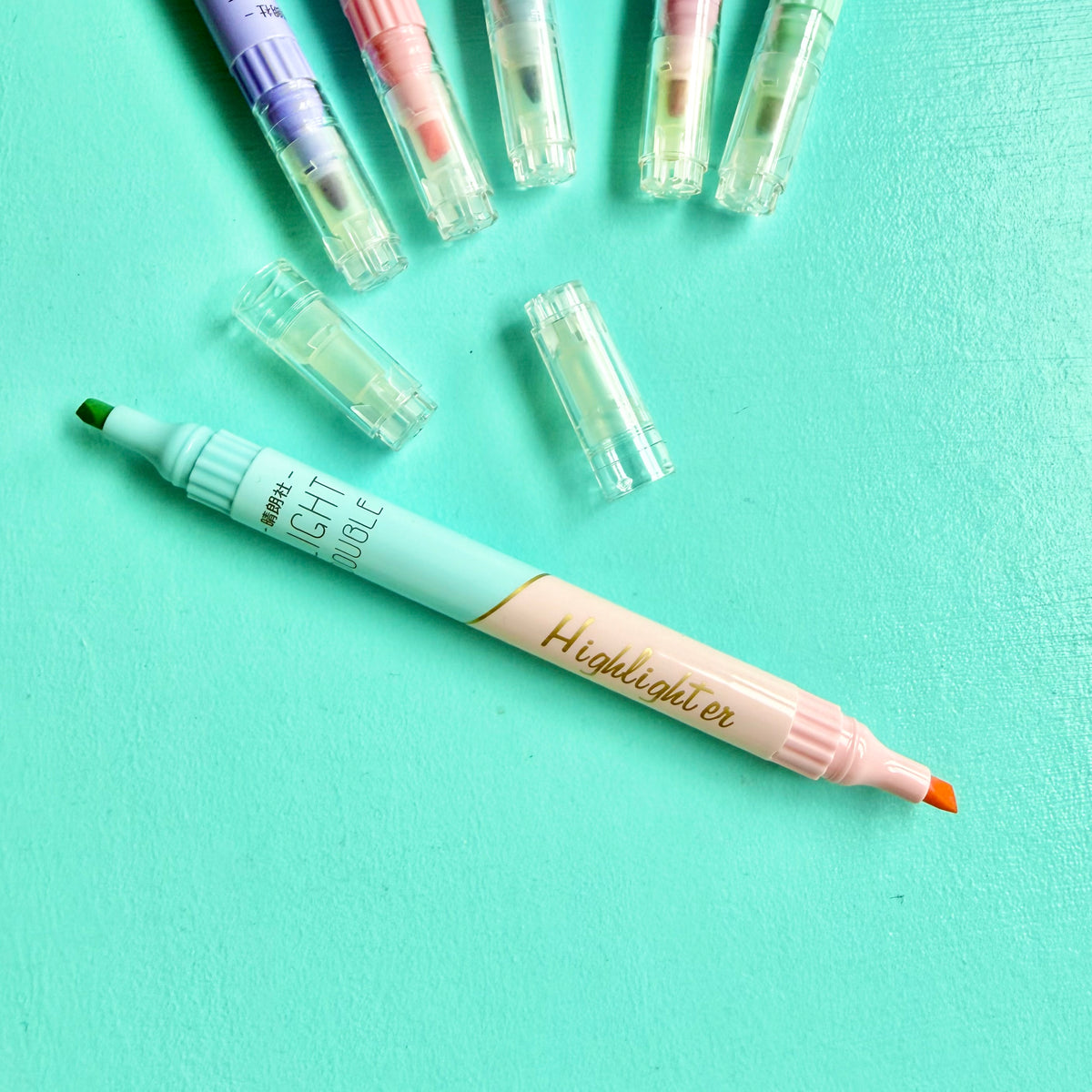 Pastel double-ended highlighter uncapped, showing green & pink chisel tip