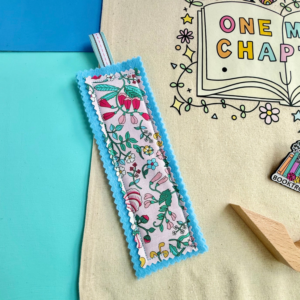 'One More Chapter' - Book Lovers Gift Set